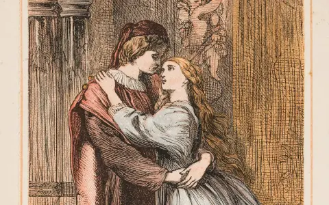 Los **romeo y julieta personajes** se abrazan apasionadamente. Ella, con cabello largo y vestido azul, lo mira con anhelo. Él, con túnica roja y gorro, la rodea con ternura.