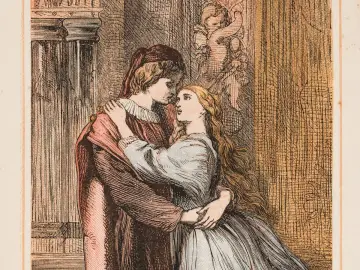 Los **romeo y julieta personajes** se abrazan apasionadamente. Ella, con cabello largo y vestido azul, lo mira con anhelo. Él, con túnica roja y gorro, la rodea con ternura.